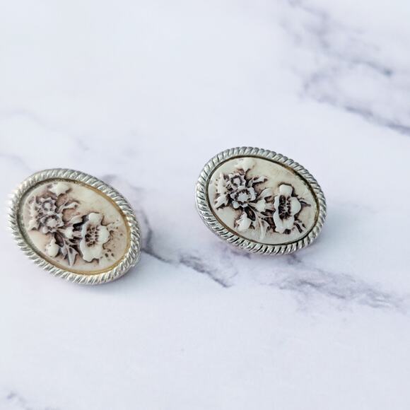 Vintage Clip On Earrings Floral Oval - Fair Condition - Picture 4 of 8